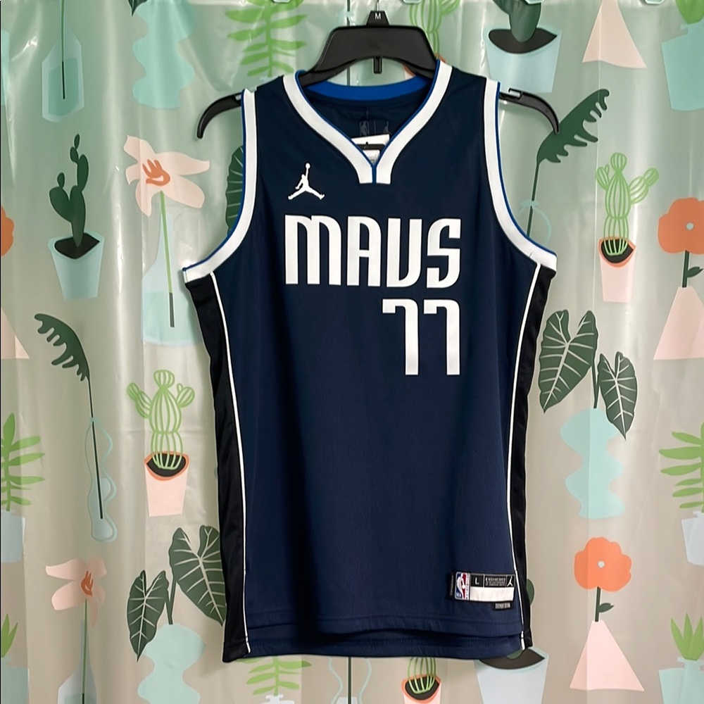 NBA Mavs Youth  Doncic “77” Basketball Jersey